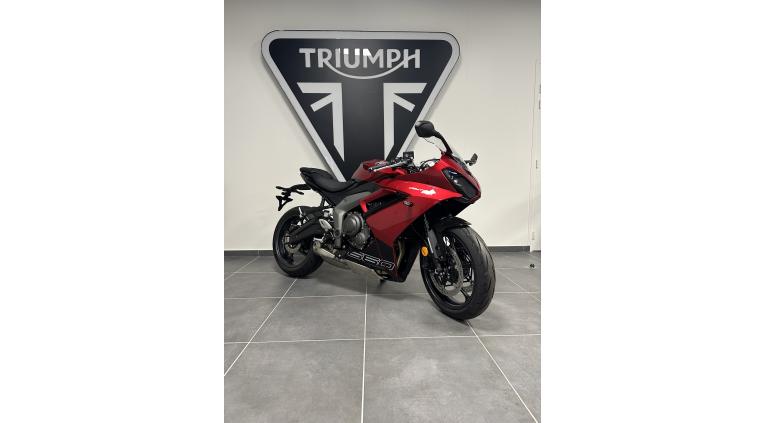 TRIUMPH 	DAYTONA 660